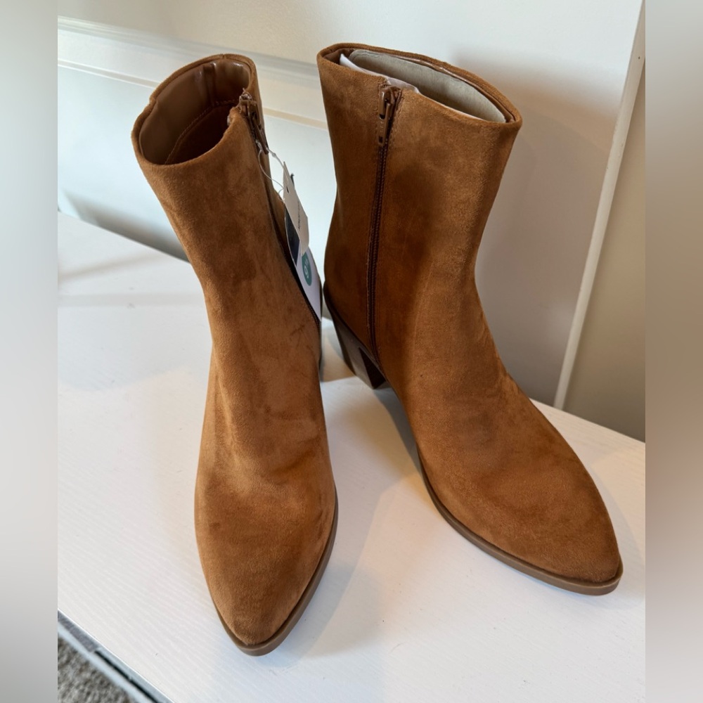 Elegant Tan Suede Ankle Boots